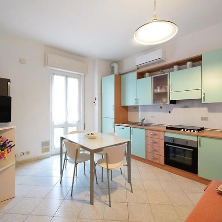 Trilocale Mazzini Con 2 Balconi Lägenhet Varazze Exteriör bild
