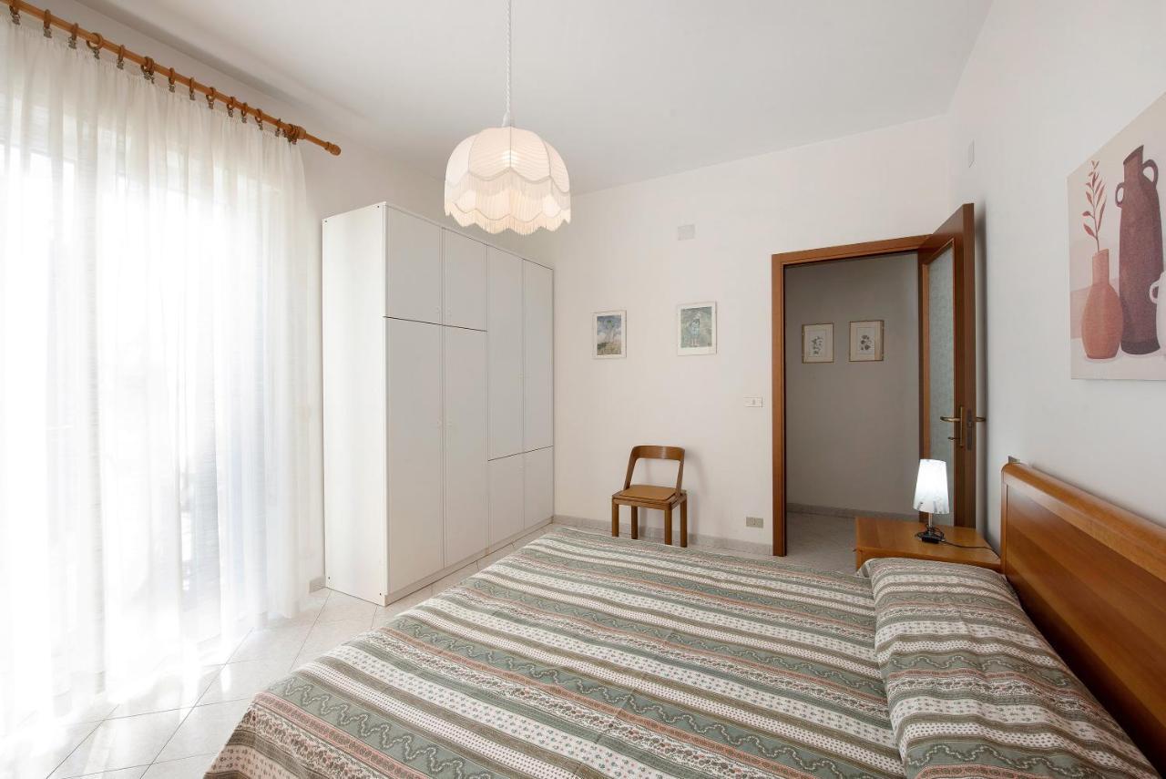 Trilocale Mazzini Con 2 Balconi Lägenhet Varazze Exteriör bild